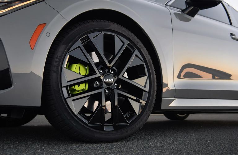 2025 Kia K5 wheel and tire